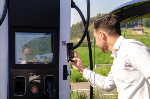 XCharge Group une fuerzas con EDP para desplegar una red de cargadores de vehículos eléctricos Net Zero Series por Europa